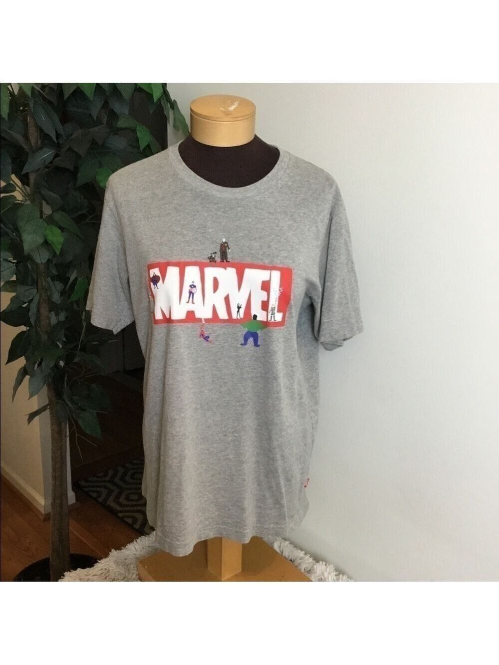 Marvel UTGP 2018 size large tee gray